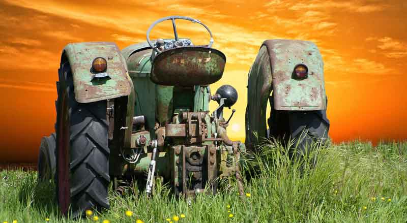 Ein alter verrosteter Traktor, Stichwort Altersdiskriminierung.
(c) Pixabay.com