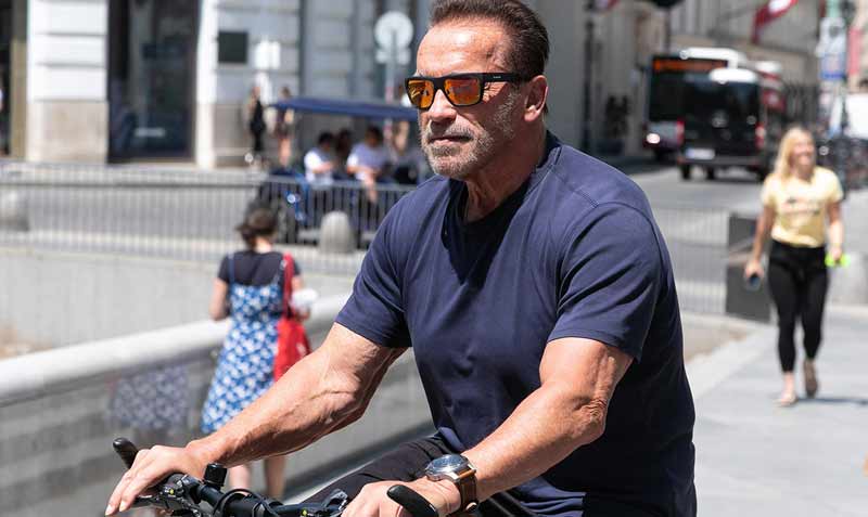 Arnold Schwarzenegger beim Radfahren durch die Wiener Innenstadt.
(c) The Schwarzenegger Climate Initiative
