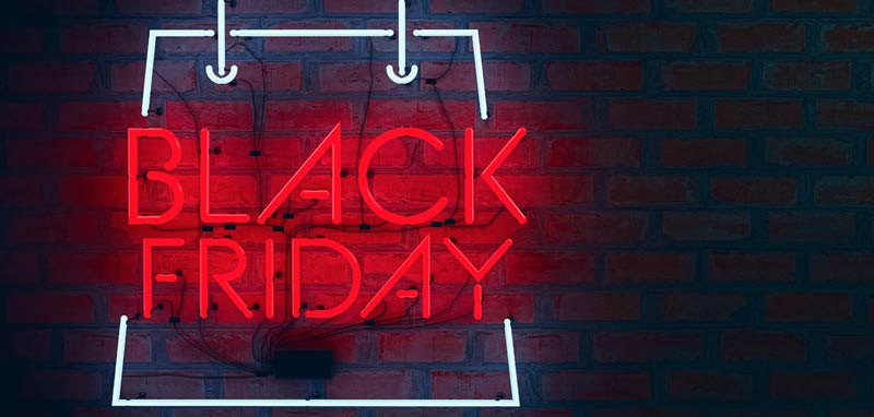 Black Friday Leuchtschrift. (c) AdobeStock