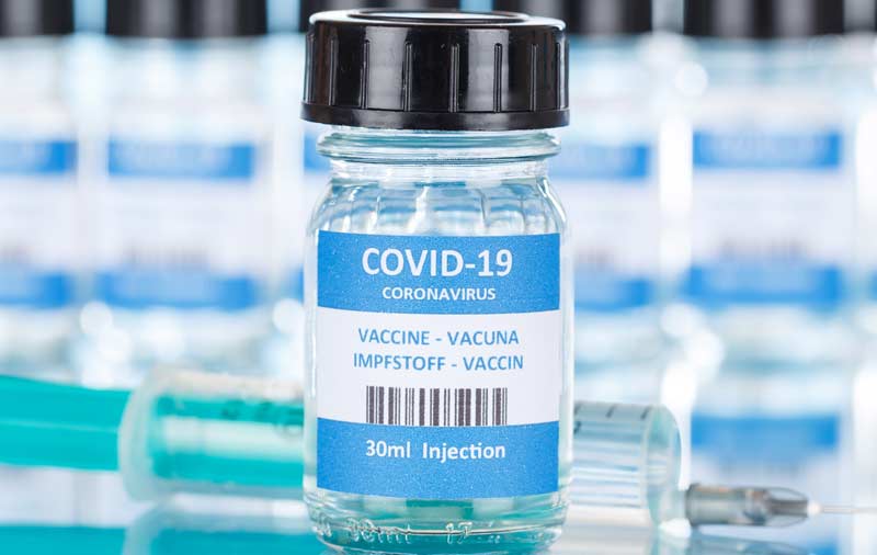 Fläschchen mit Covid-19-Vaccine, Stichwort Corona-Glossar.
(c) AdobeStock
