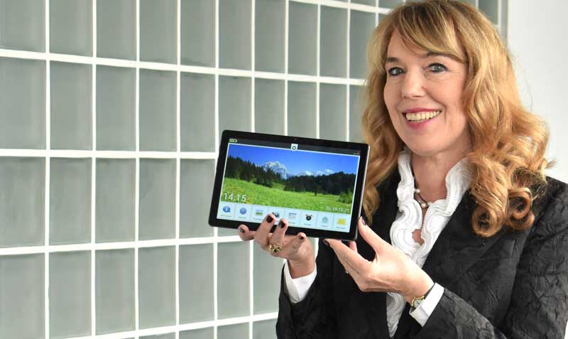 emporia bringt einfach zu bedienendes Tablet für die Generation 65+ 2 Eveline Pupeter präsentiert ein neues Tablet für SeniorInnen.
(c) emporia/ Wade