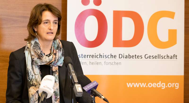 Dr.in Susanne Kaser am Podium bei einer PK, Stichwort WissenSchützt.
(c) fotodienst/ Anna Rauchenberger