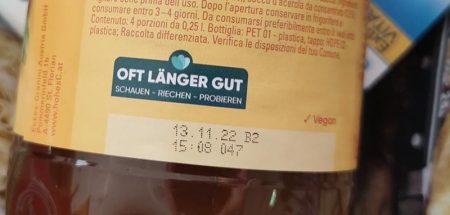 Logo "Oft Länger Gut" auf einer Flasche Fruchtsaft. (c) Too Good To Go