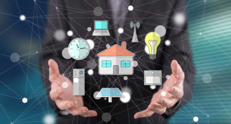 Die Zukunft des Wohnens – 5 Tipps für den Einstieg ins Smart Home 1 Die Hände eines Mannes, der ein virtuelles Smart Home "hält".
(c) AdobeStock