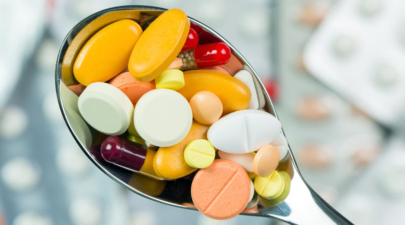 Spezialambulanz für Arzneimitteltherapie und Interaktion in Wien 1 Ein Löffel voll mit unterschiedlichen Medikamenten.
(c) AdobeStock