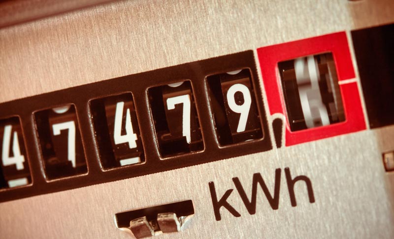 Energiekosten optimieren lohnt sich – eine Anleitung 1 Ein alter Stromzähler, Stichwort Energiekosten.
(c) AdobeStock