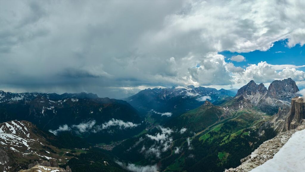 Herannahendes Gewitter in den Dolomiten. (c) AdobeStock