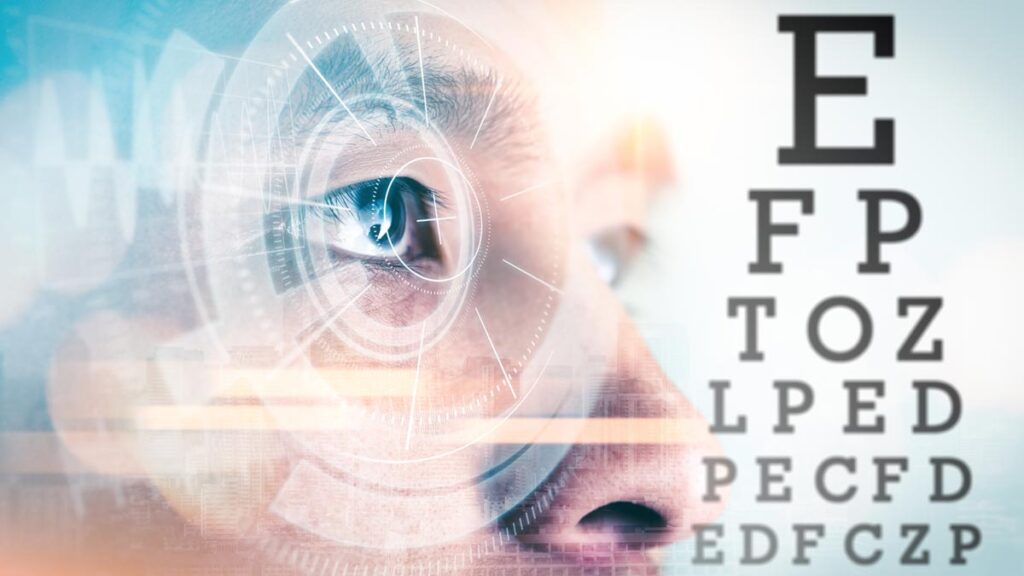 Künstlerische Nahaufnahme eines menschlichen Auges mit digitalen Grafiken und einer Sehtafel im Hintergrund zur Veranschaulichung der Sehkraft. (c) AdobeStock