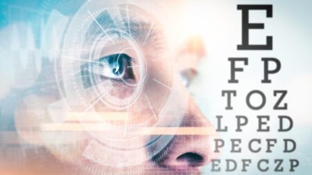 Wechseljahre & Augen: 5 wichtige Fakten über Hormone und Ihr Sehvermögen Künstlerische Nahaufnahme eines menschlichen Auges mit digitalen Grafiken und einer Sehtafel im Hintergrund zur Veranschaulichung der Sehkraft. (c) AdobeStock